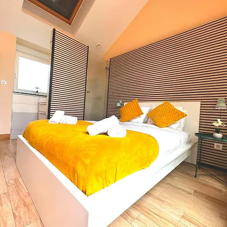 Apartman Modern Brand New 2br With 3 Beds In With Terrace