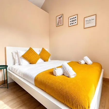 Apartman Modern Brand New 2br With 3 Beds In With Terrace