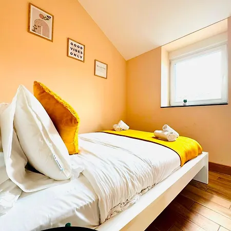 Apartman Modern Brand New 2br With 3 Beds In With Terrace *
